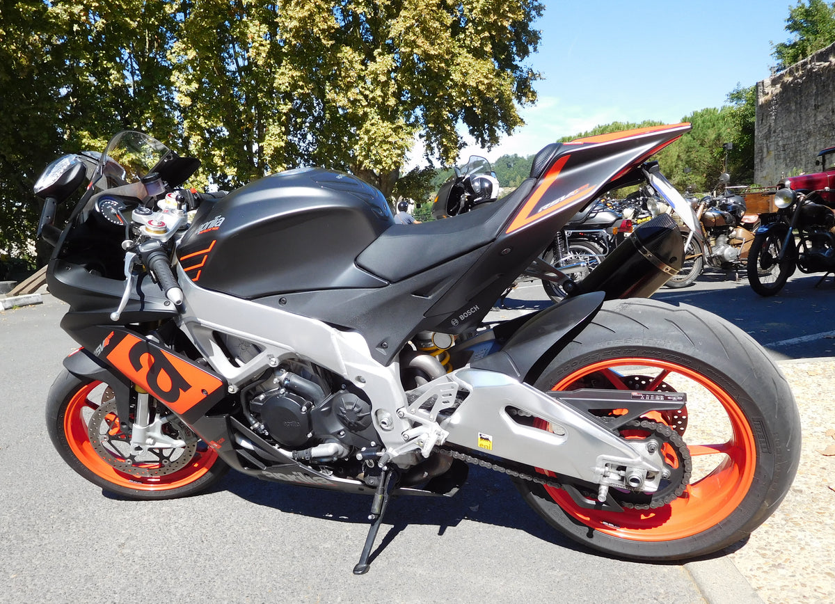Real Aprilia RSV4 RR motorcycle photographed outdoors by Cjp24 in 2018; an RR visual reference, not an RSV4 1100 Factory or NiceFairings product
