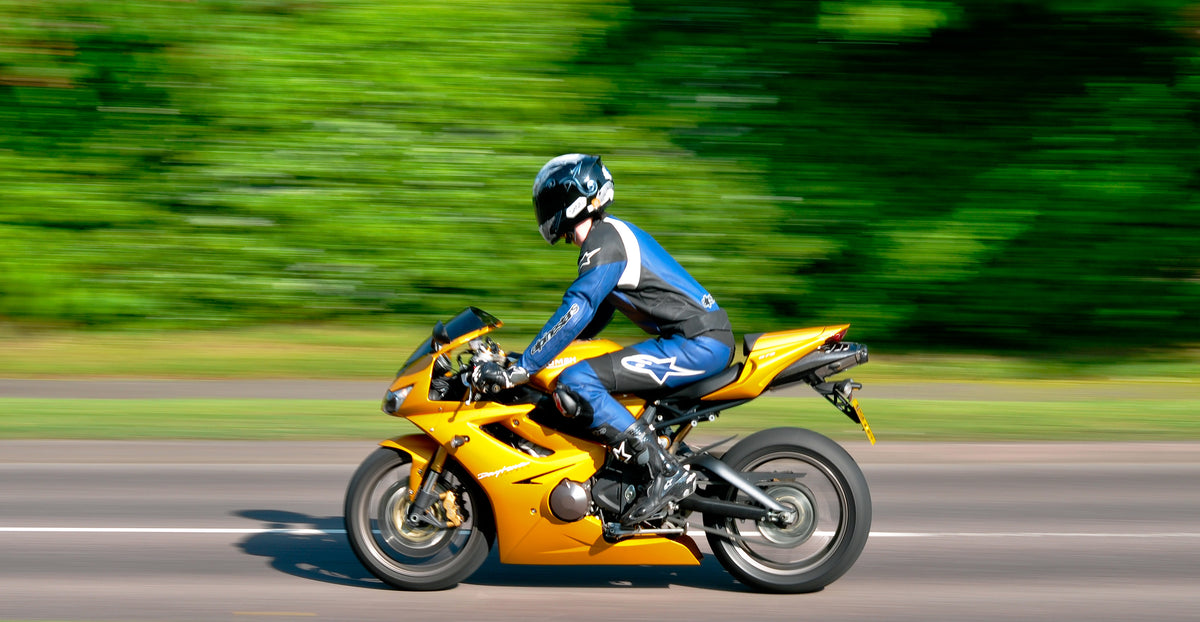 Real Triumph Daytona 675 being ridden outdoors, photographed by Greg Knapp in 2009, CC BY 2.0; the bike model year and NiceFairings kit fit are not verified