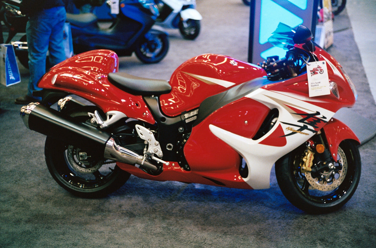 Real 2014 Suzuki Hayabusa at Seattle motorcycle show, photographed from the right by Dennis Bratland; no luggage fitted; CC BY-SA 3.0 editorial reference
