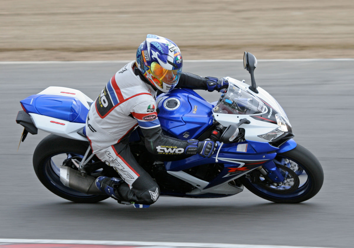 Suzuki GSX-R600 ridden at Brands Hatch in a 2008 photograph; the bike's model year is not verified