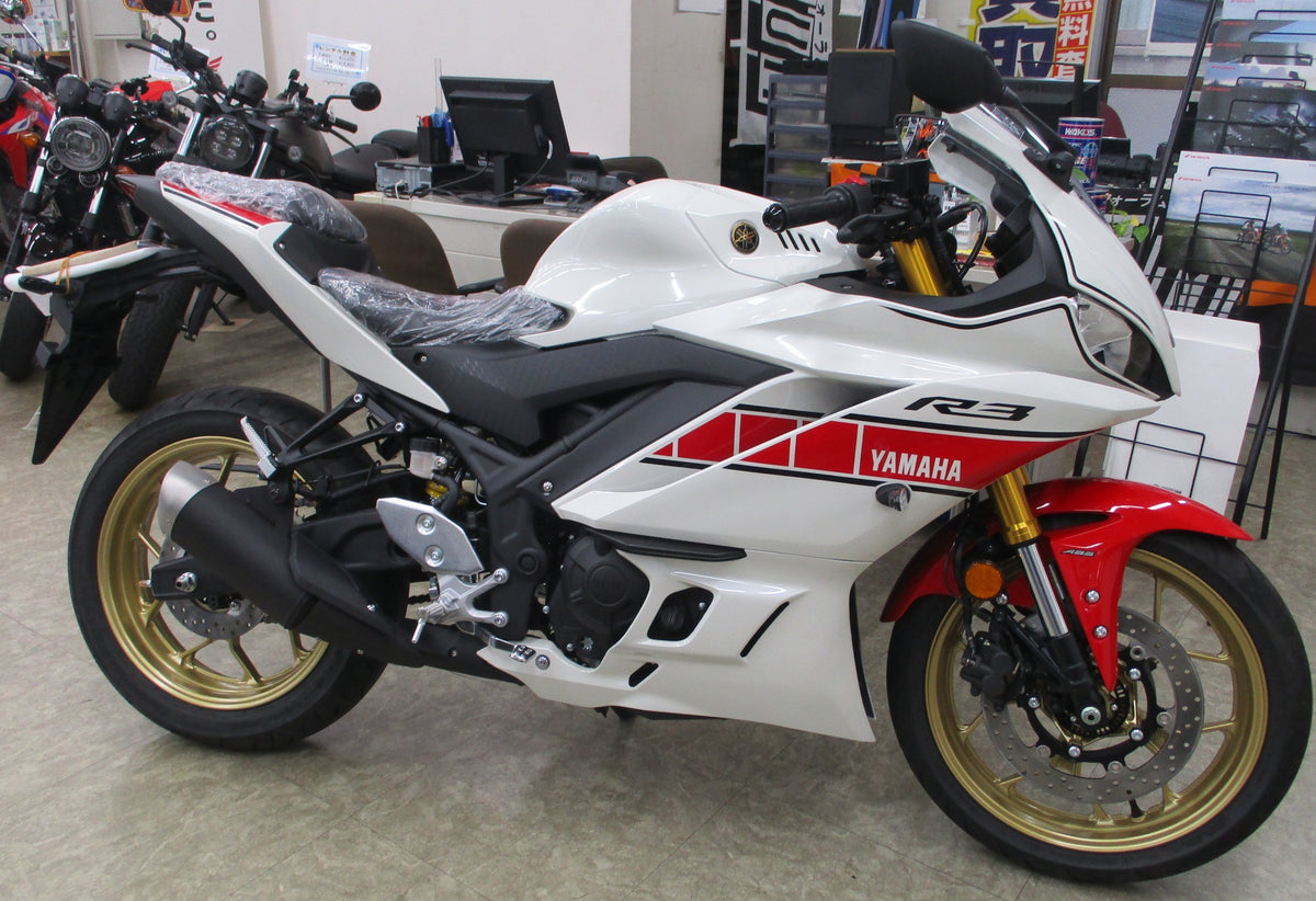 Intact white Yamaha YZF-R3 photographed in 2022 at a motorcycle shop, showing its right-side fairing and authentic Yamaha graphics