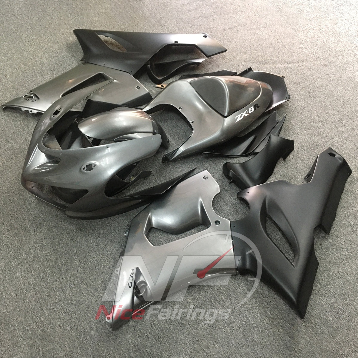 Kawasaki ZX6R 2005-2006 Silver gray bodywork - angled view