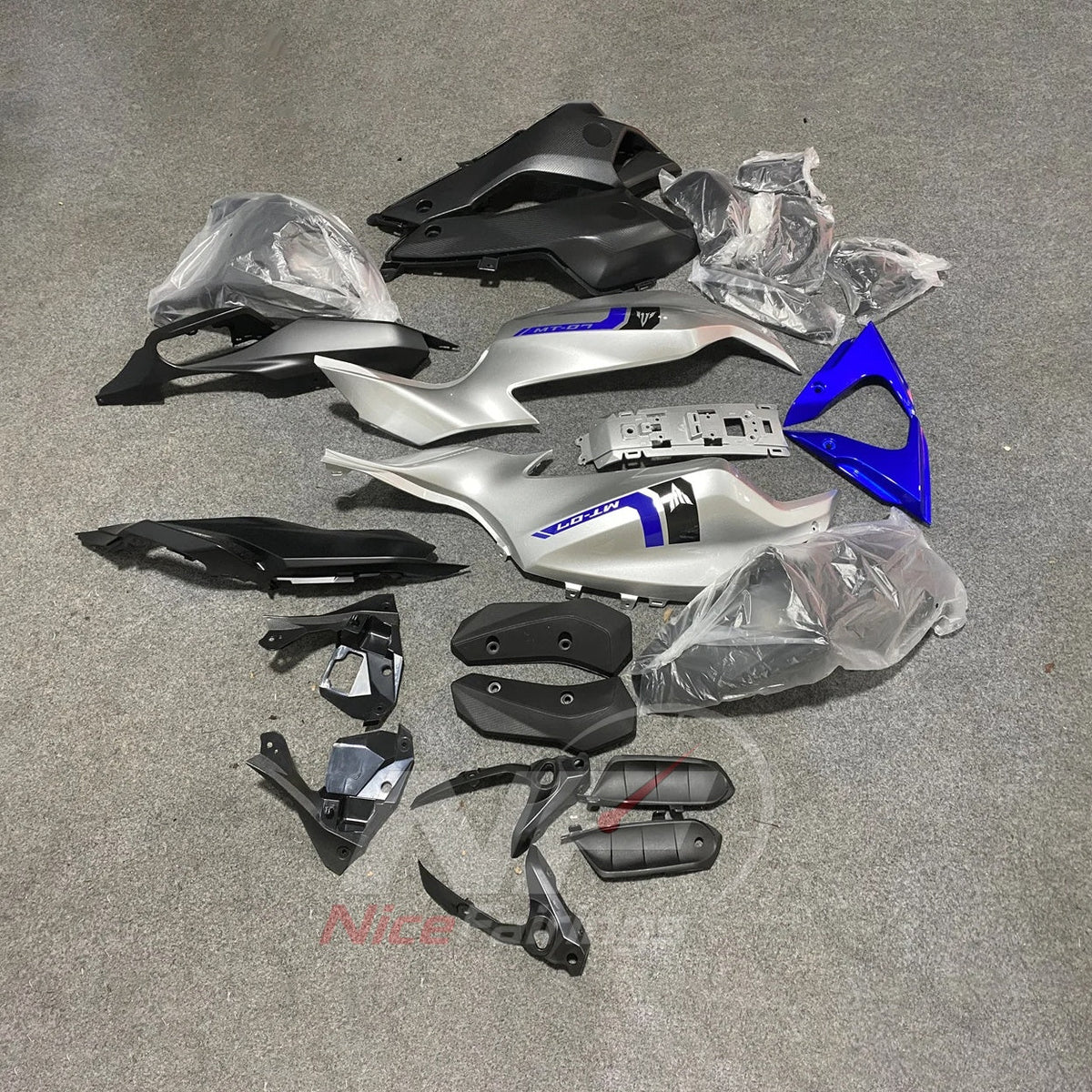 2014-2017 Yamaha MT-07 FZ-07 ABS fairing kit - Silver Blue Accent ABS Panels - view 3
