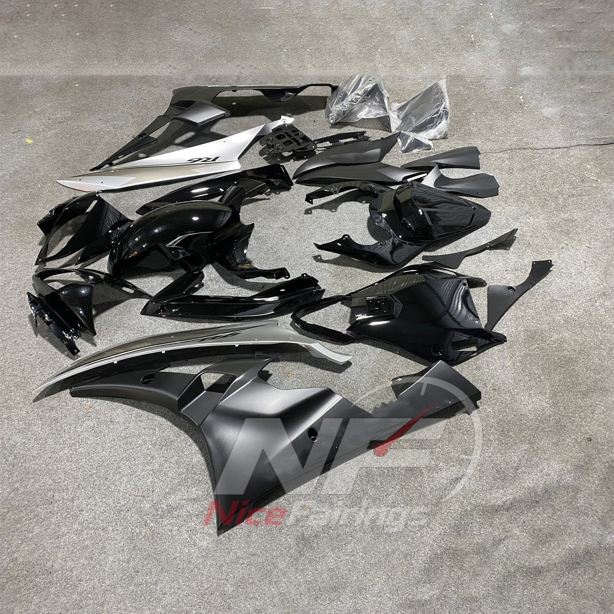 Aftermarket Sportbike Bodywork Set Fits 2006-2007 YAMAHA YZF-R6 RJ11 | NiceFairings - front angle image