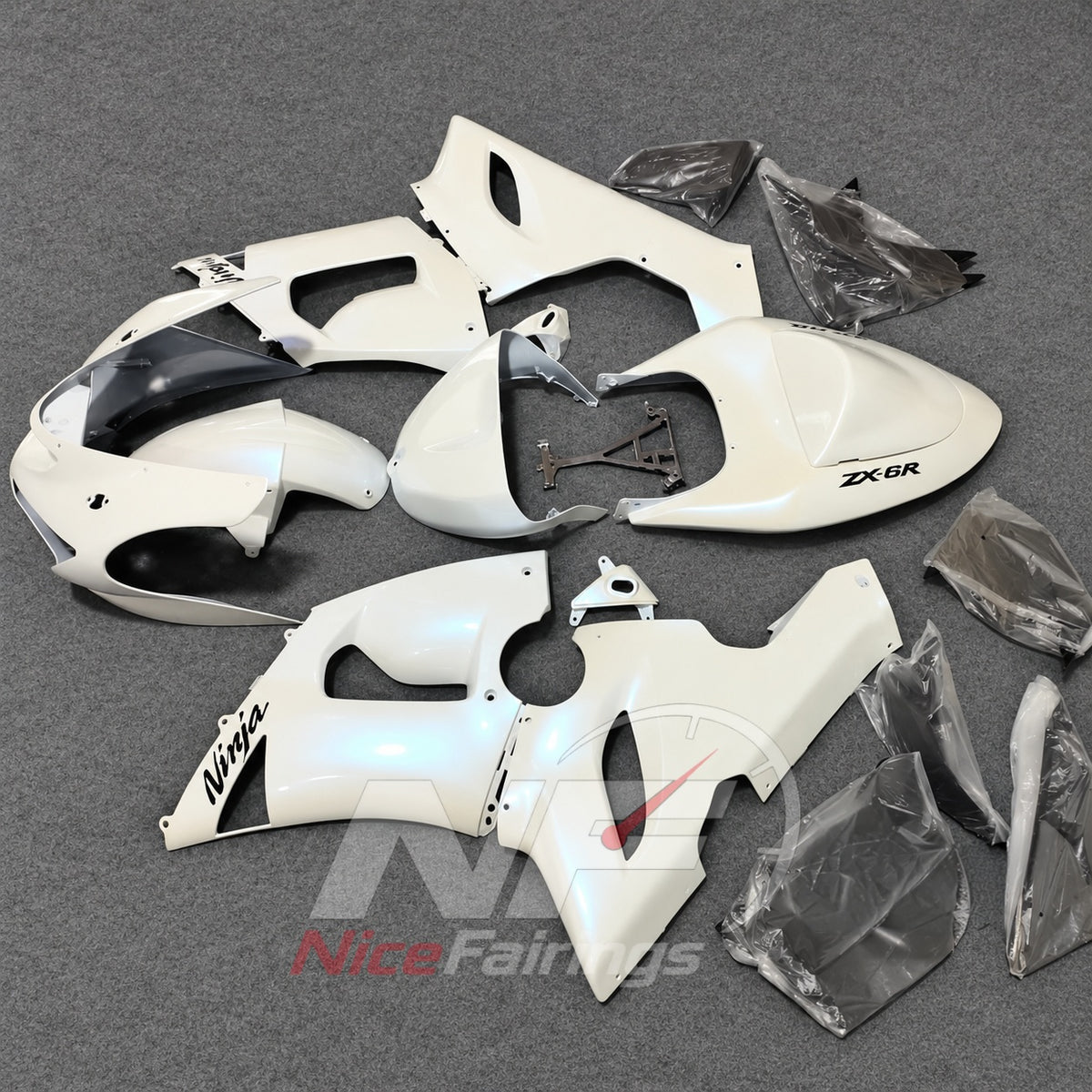 Kawasaki ZX6R 2005-2006 White bodywork with dark trim - angled view
