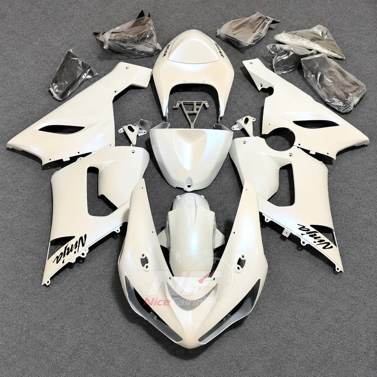 Kawasaki ZX6R 2005-2006 White bodywork with dark trim - front view