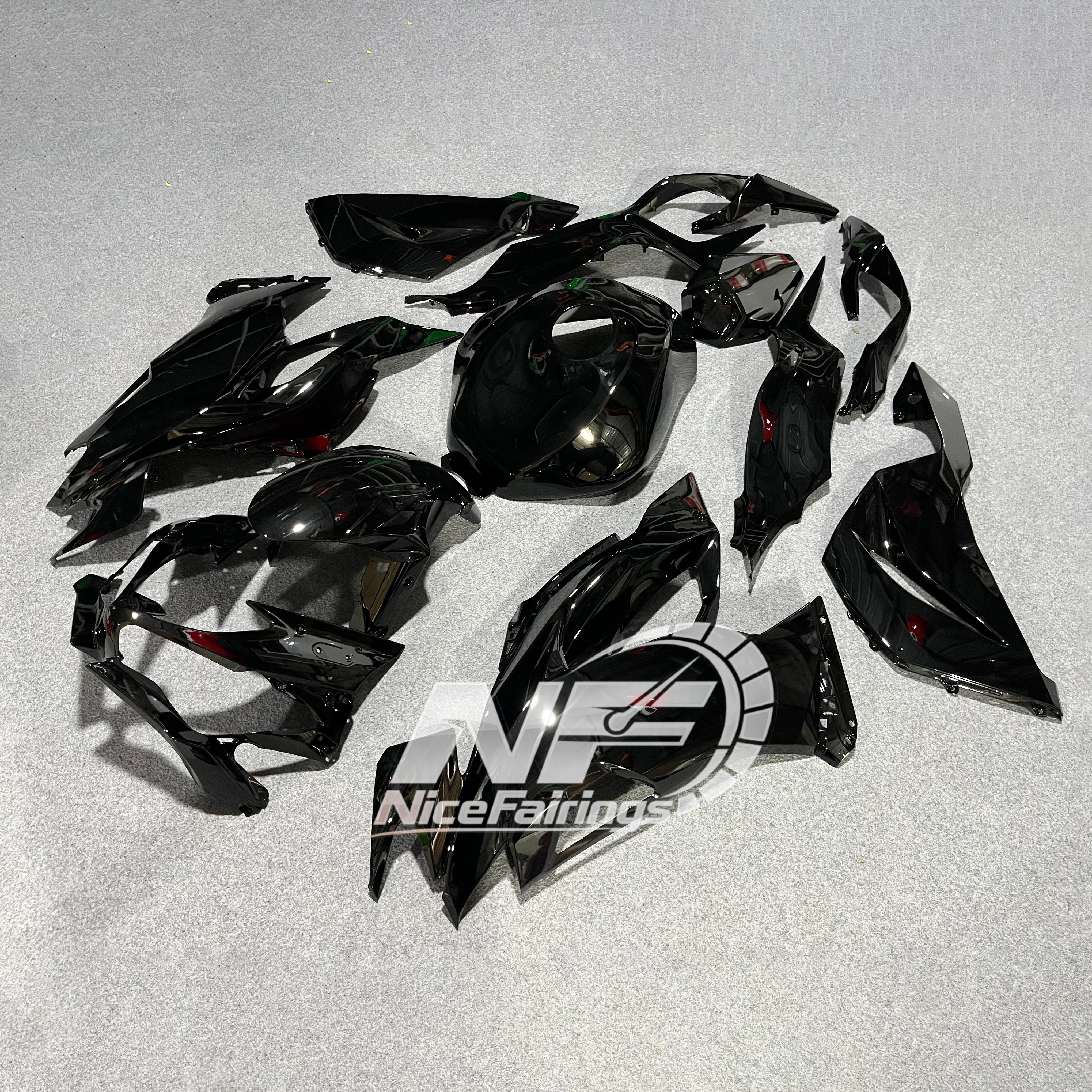 Ninja ZX6R 636 2019-2023 Sportbike Plastics Gloss White Tank Cover | NiceFairings - front angle image