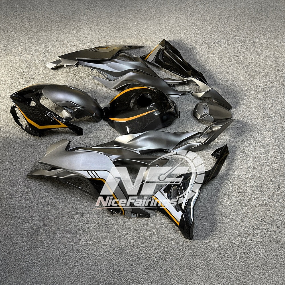 For Kawasaki ZX6R 636 2024-2025 Painted Motorcycle Bodywork Gloss White Tank Cover | NiceFairings - front angle image
