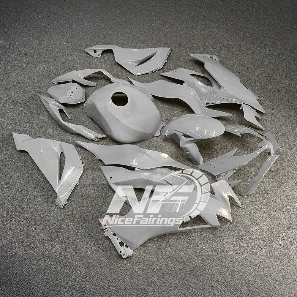 Kawasaki Ninja ZX-6R 636 2019-2023 Custom Fairings Pearl White Tank Cover | NiceFairings - front angle image
