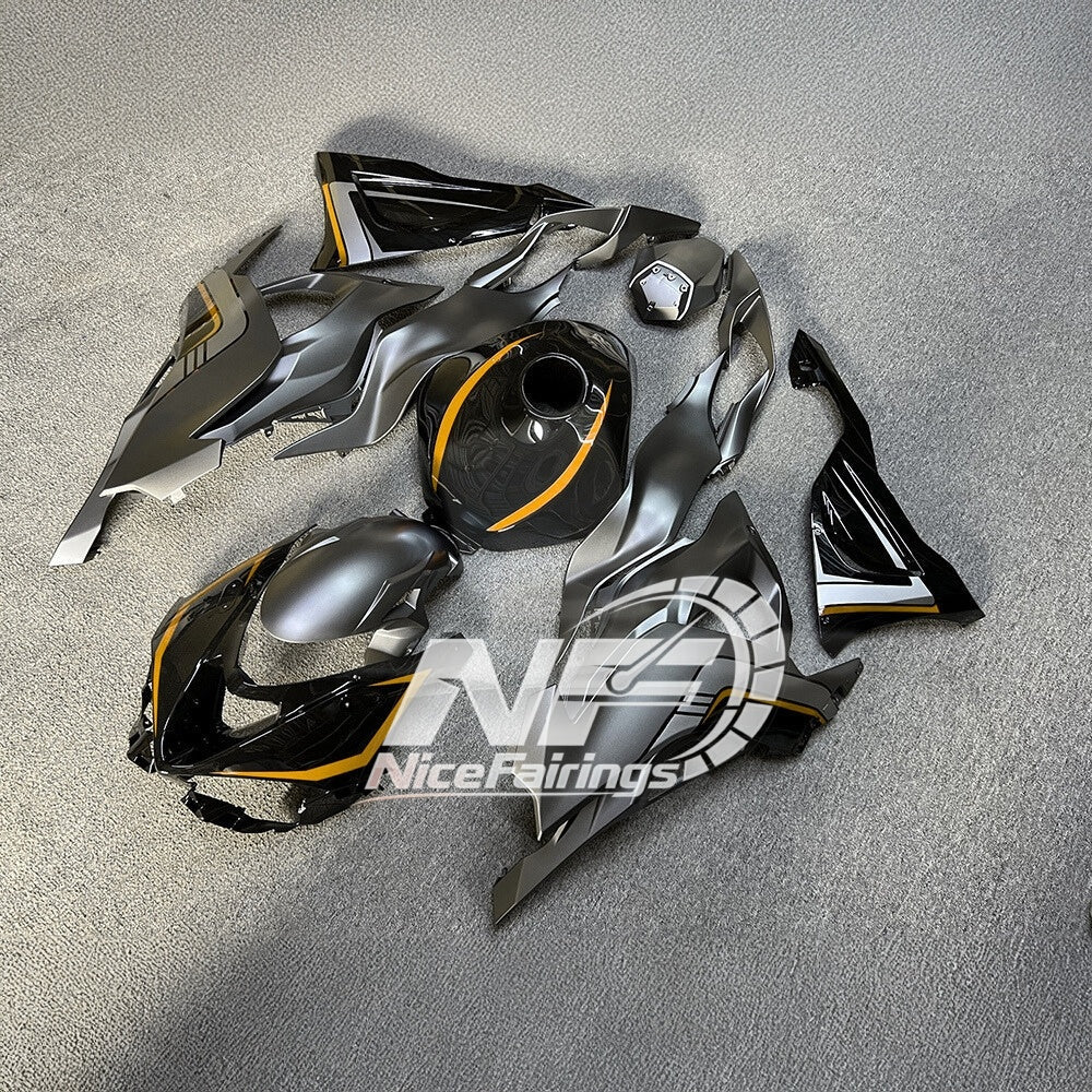 For Kawasaki ZX6R 636 2024-2025 Painted Motorcycle Bodywork Gloss White Tank Cover | NiceFairings - side angle image