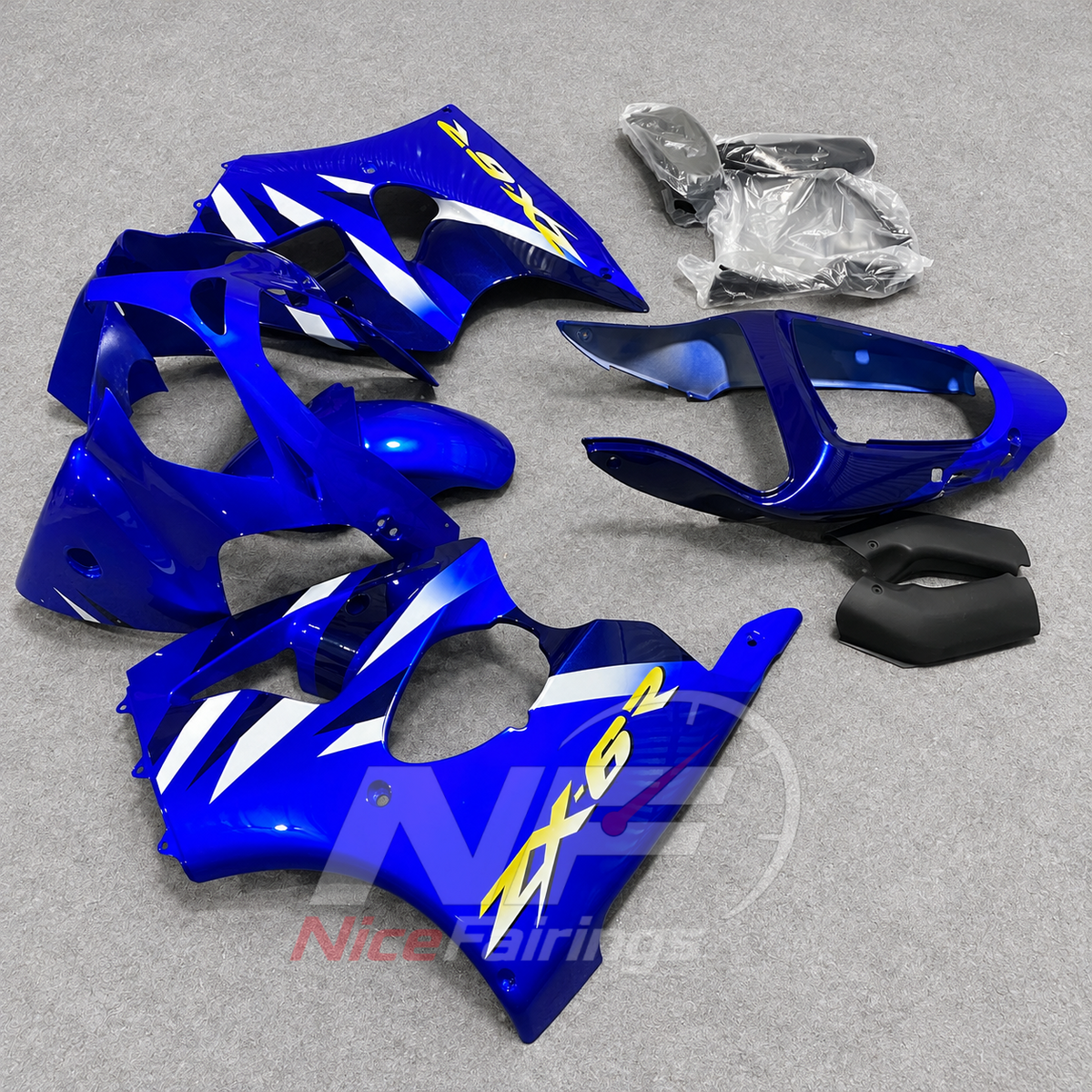 Kawasaki ZX6R 2000-2002 Blue panels with white marks - angled view