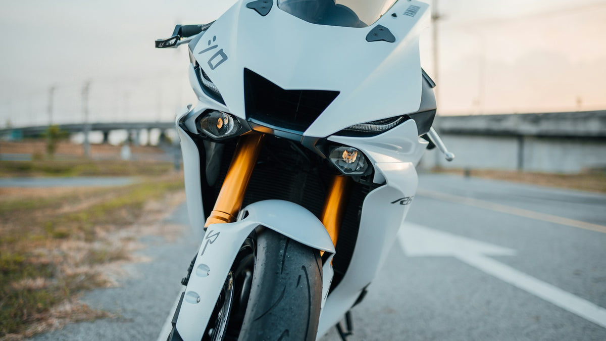White Yamaha YZF-R6 sport motorcycle showing its full aerodynamic fairings