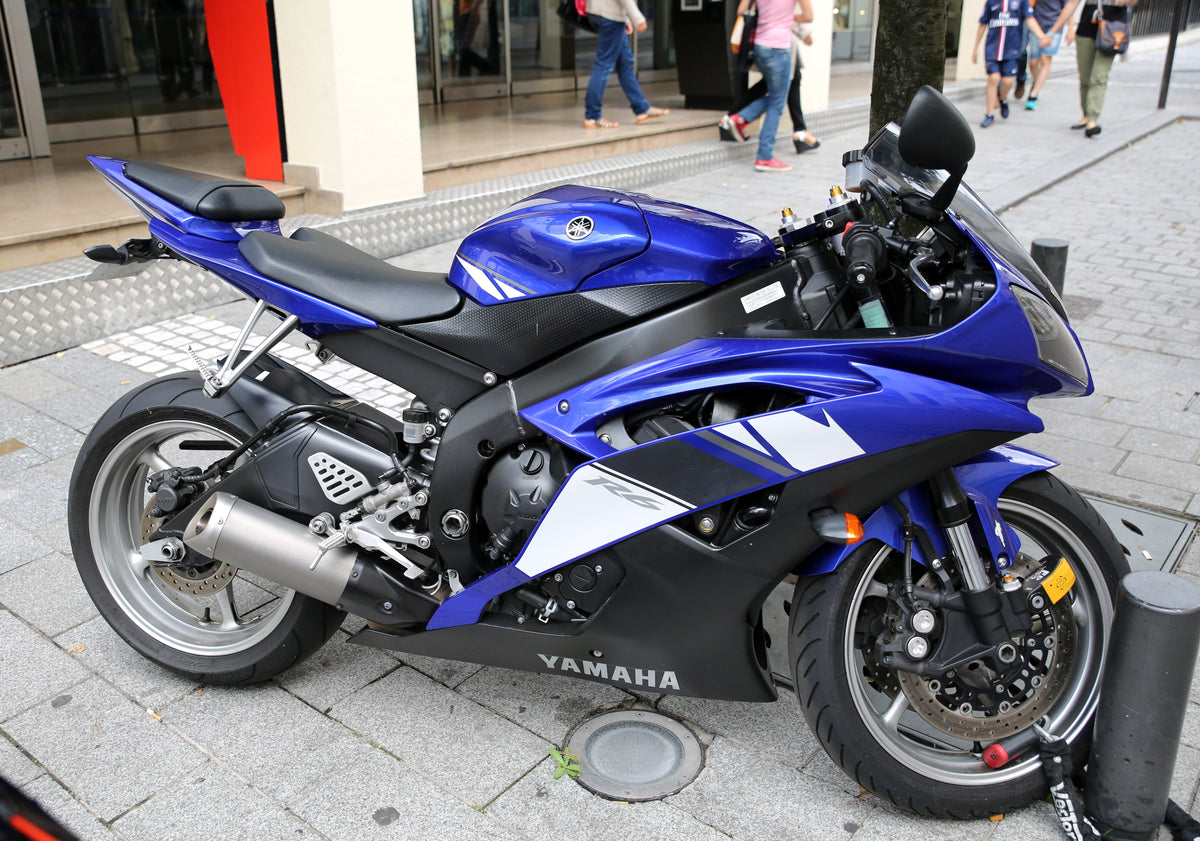 Real blue Yamaha R6 street photograph illustrating color balance; not a 2027 model