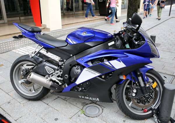 Real blue Yamaha R6 street photograph illustrating color balance; not a 2027 model