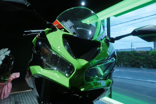 Real 2020 Kawasaki ZX-6R front-end close-up showing the earlier-generation nose and headlight shape; not a 2024 fitment example
