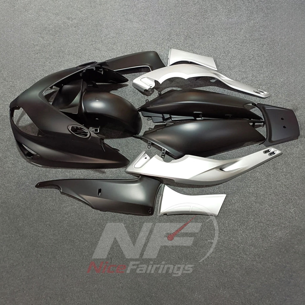 Custom Fairings Fit 2001-2007 YAMAHA TMAX500 - ABS Fairing Panels - Black White Side Panels | NiceFairings - front angle image