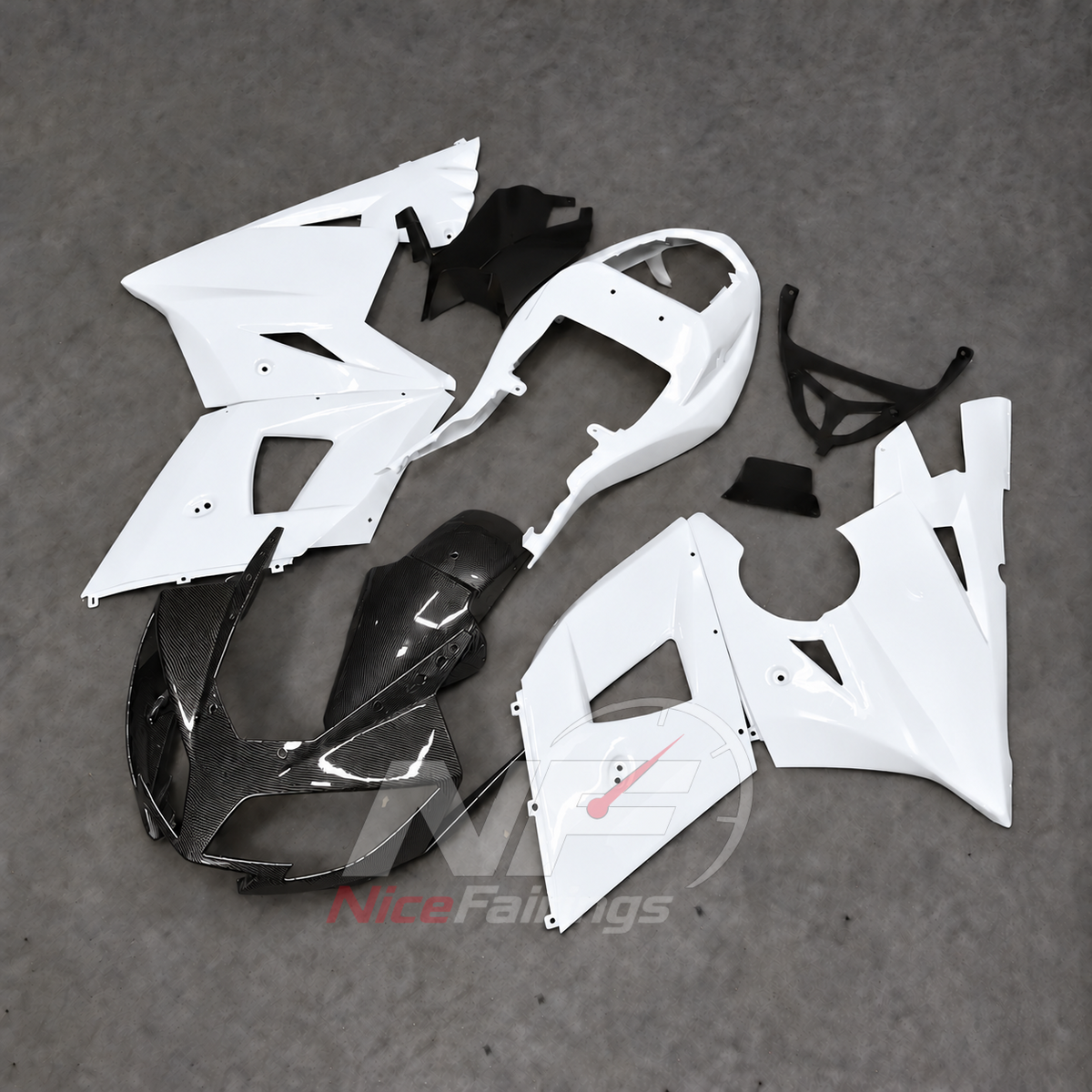 Aftermarket Fairing Kit Fits 2003-2005 TRIUMPH Daytona 600/650 - Carbon Fiber Look ABS Bodywork - White Black Carbon Fiber Look | NiceFairings - front angle image