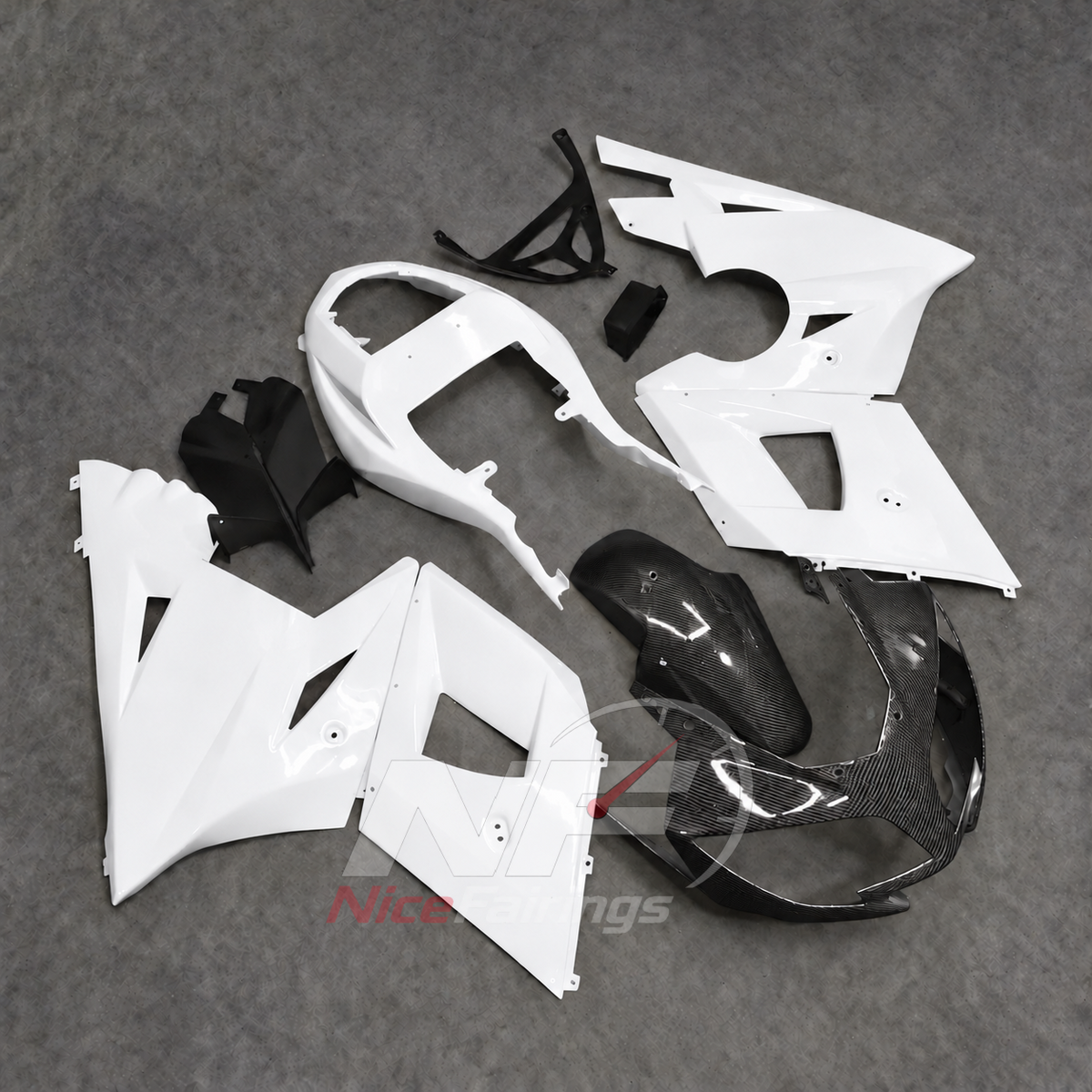 Aftermarket Fairing Kit Fits 2003-2005 TRIUMPH Daytona 600/650 - Carbon Fiber Look ABS Bodywork - White Black Carbon Fiber Look | NiceFairings - side angle image