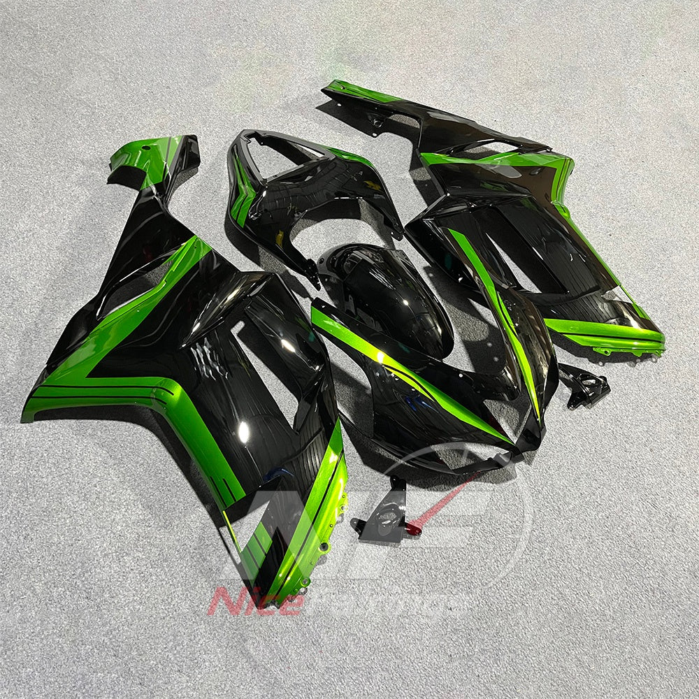 Kawasaki ZX6R 2007-2008 Black panels with green edges - angled view