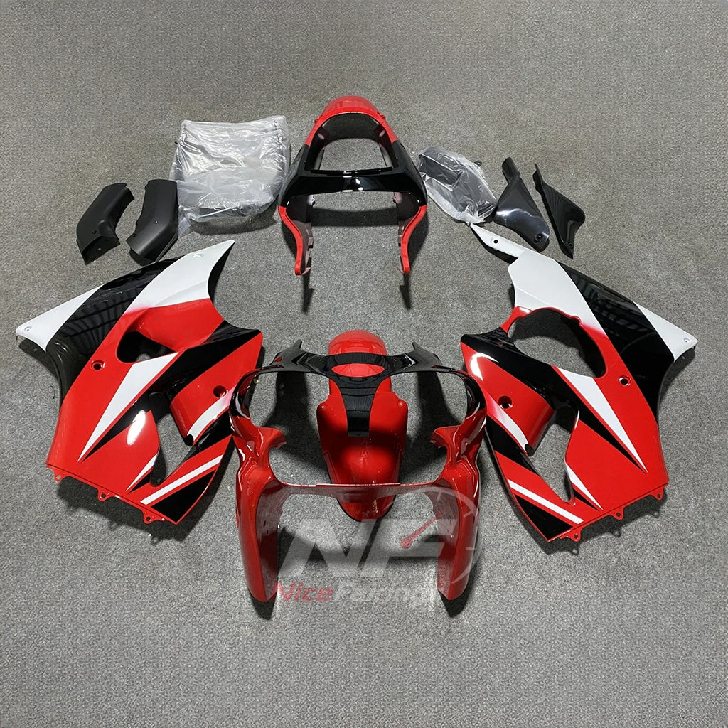 Kawasaki ZX6R 2000-2002 Red white black angular graphic - angled view