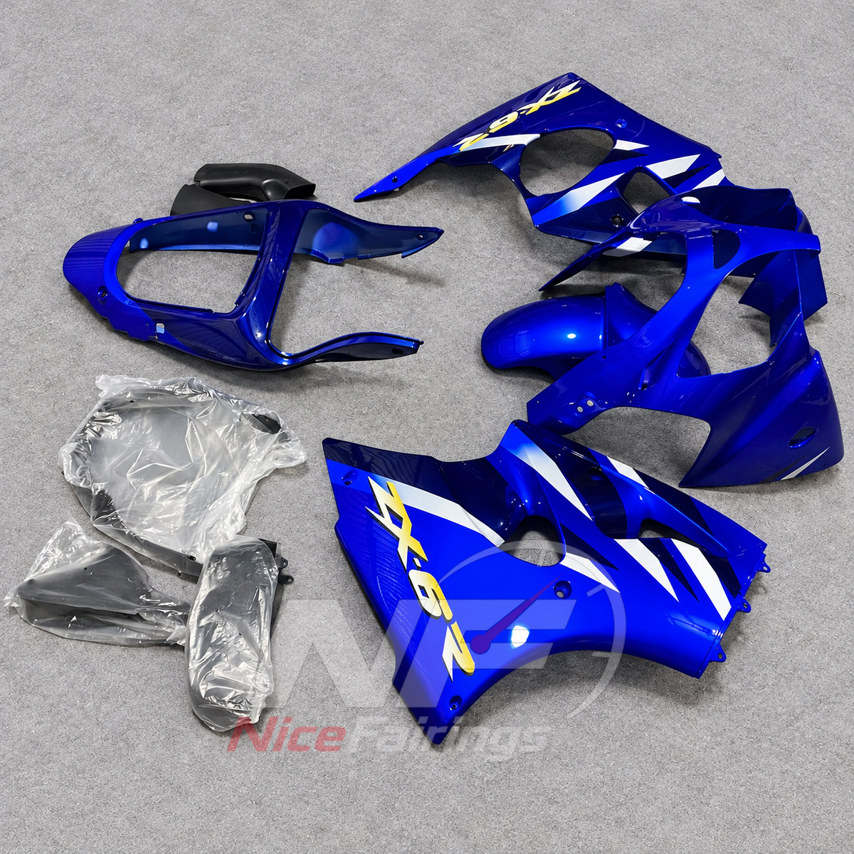 Kawasaki ZX6R 2000-2002 Blue panels with white marks - angled view